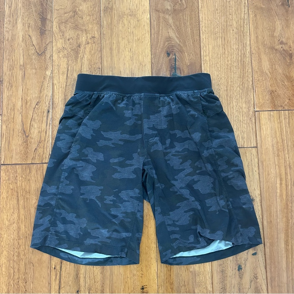 Men's Lululemon Black and Grey Camouflage Shorts